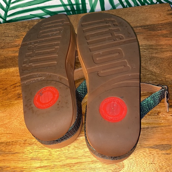 Fitflop Metallic Green Snake Embossed Slide Sandals Tan Leather Women’s 10 - Picture 8 of 8